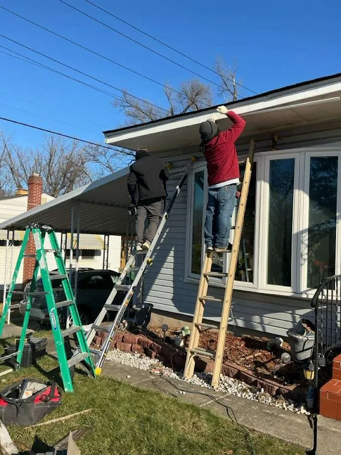 Restoration crew performing exterior repair in Fruitland Park